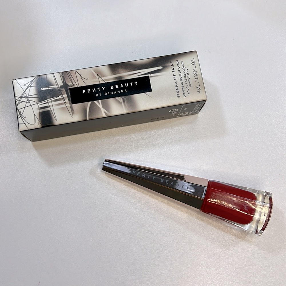Fenty Beauty Stunna Lip Paint in Uncensored 01